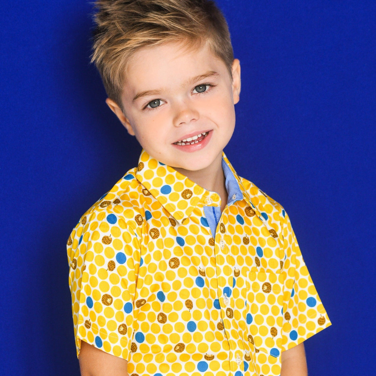 Yellow hedgehog shirt in short sleeves with contrast chambray trim